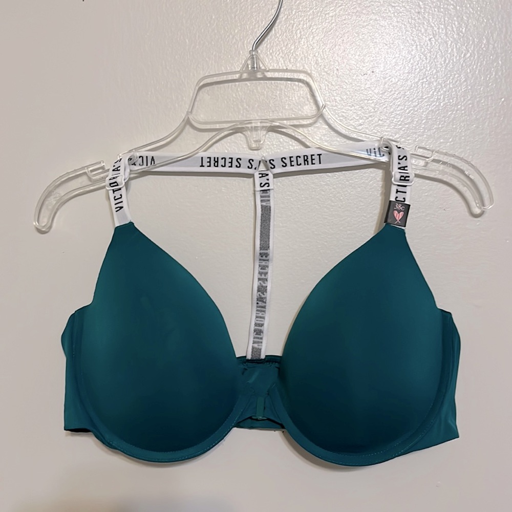 Victoria’s Secret T-shirt Demi Bra